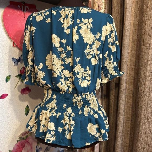 Sienna Sky dark and cream floral teal short flutter sleeve peplum blouse. Size L - Picture 4 of 17